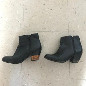 Used Black Arturo Chiang Ankle Boots